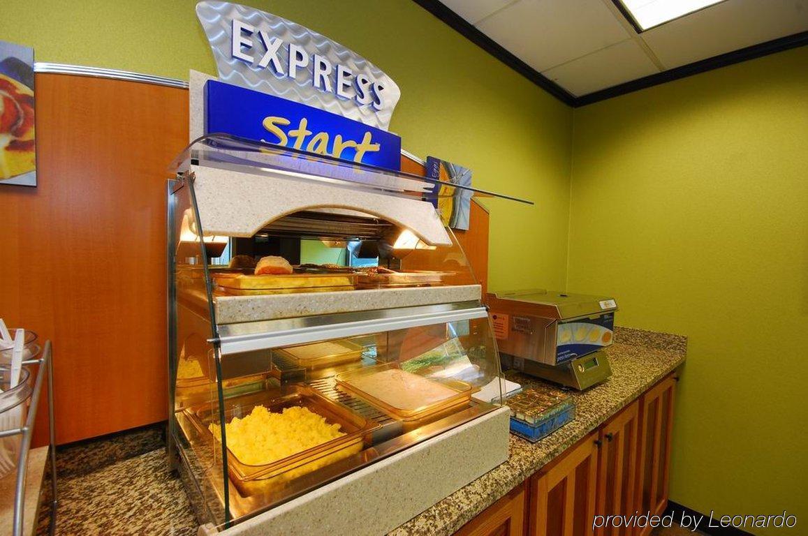 Holiday Inn Express Forsyth By Ihg Restaurant photo