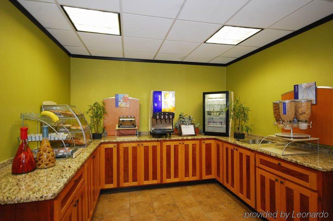 Holiday Inn Express Forsyth By Ihg Restaurant photo